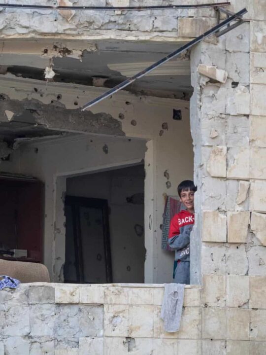kids in homs broken home syria