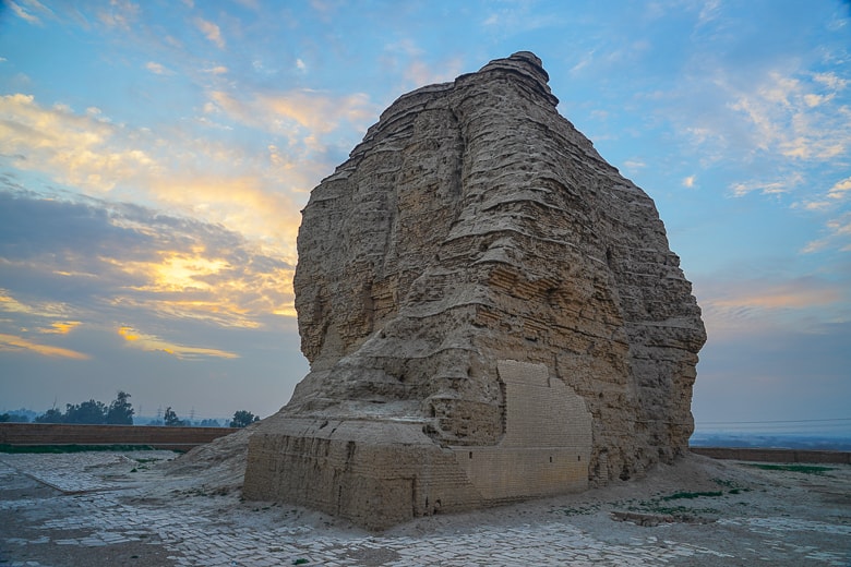 Dur-Kurigalzu is more than 3400 years old just before sunset in early February 2019. #iraq #baghdad #ziggurat #middleeast #history Dur-Kurigalzu is more than 3400 years old in iRAQ