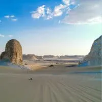 Travel guide to the white and black desert in Egypt