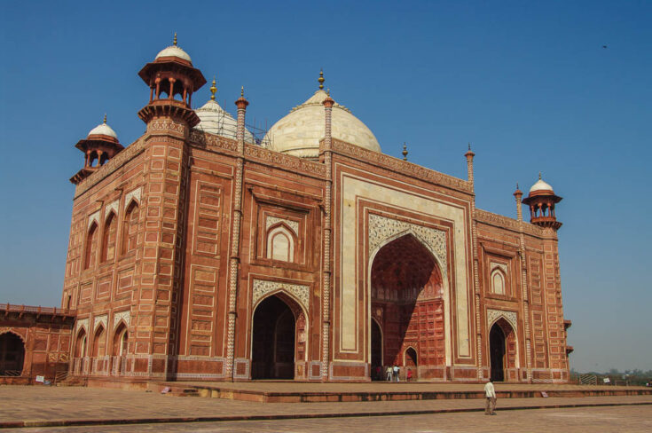 The western building, a mosque, faces the tomb.
