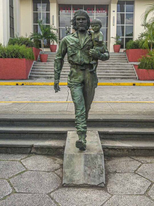 santa clara Che Guevara statue cuba.