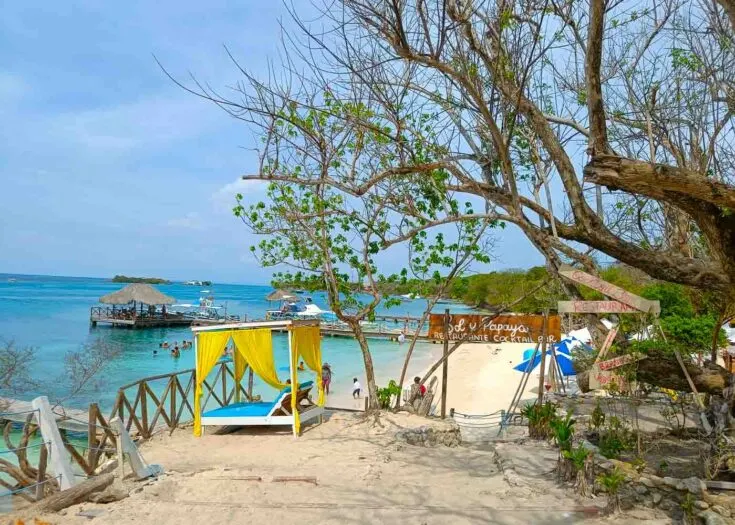 playa libre isla grande cartagena